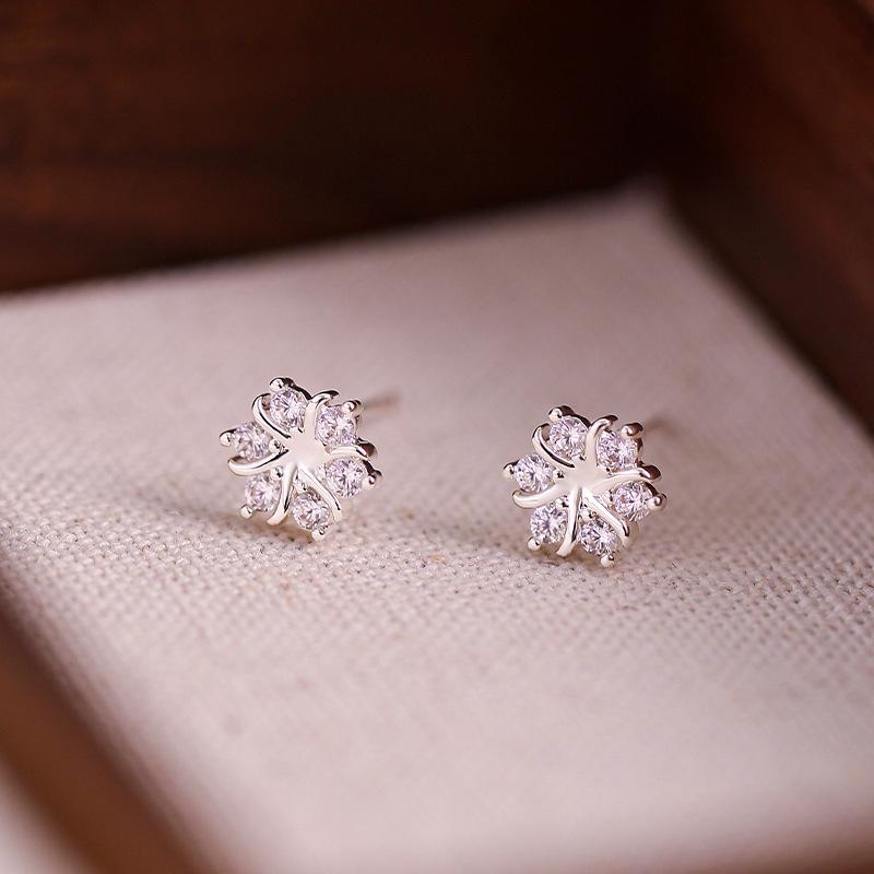 Luxury Snowflake Stud Earrings for Women 2026 - Elegant & Lightweight