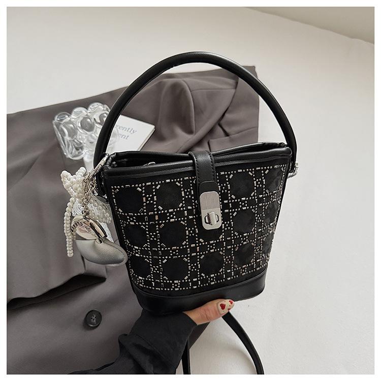 Small bag women's handbag 2025 new summer super popular bucket bag niche design women's messenger bag tide