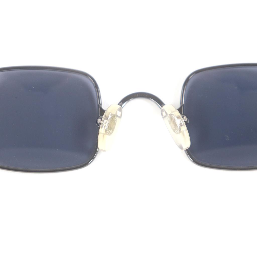 Świetne okulary przeciwsłoneczne CHANEL Kwadratowe okulary przeciwsłoneczne z logo Kolor gunmetal Używane