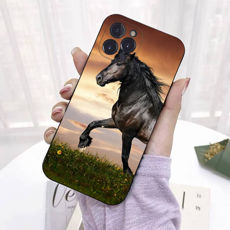 Running Horse Phone Case For iPhone 8 7 6 6S Plus X SE 2020 XR XS 14 11 12 13 Mini Pro Max Mobile Case