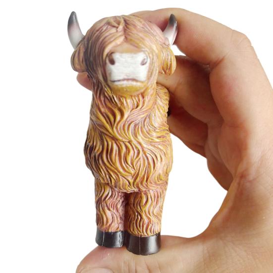 Highland Cow Statue Resin Small Cow Planter Pot Hanger Climbing Animal Flower Pot Hugger for Garden Patio Fence Lawn Yard Plant Pot Decor