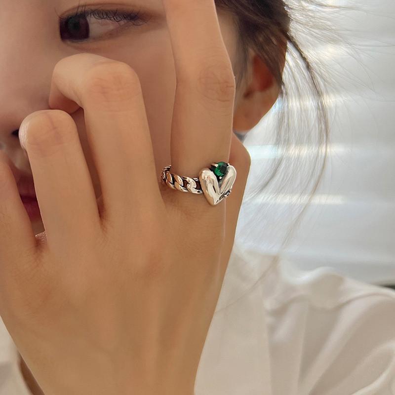 Vintage Heart Fashionable Design Adjustable Ring For Women With Beautiful Gemstone Green