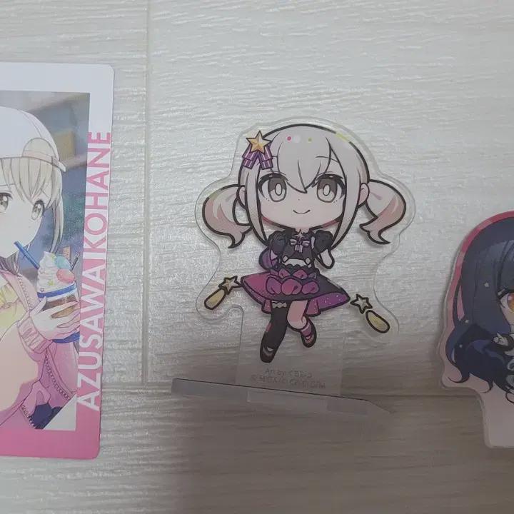 

Prosca Vivas Kohane, Акриловые щипцы-подставки Фотокарточка