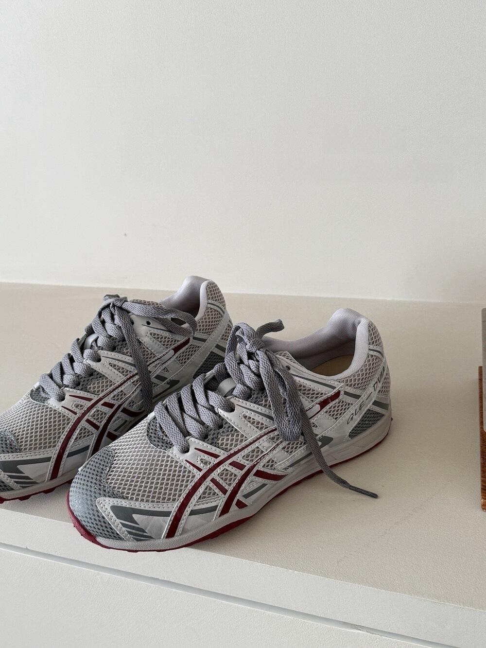 

Mesh breathable sports leisure lightweight moral training shoes women s autumn 2025 new fashion versatile soft-soled white shoes 40 серый