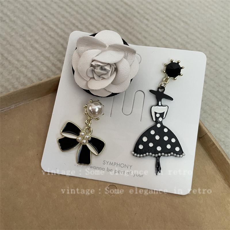 Vintage Distressed Brooch Set: Coco Style Corsage Pin Collection