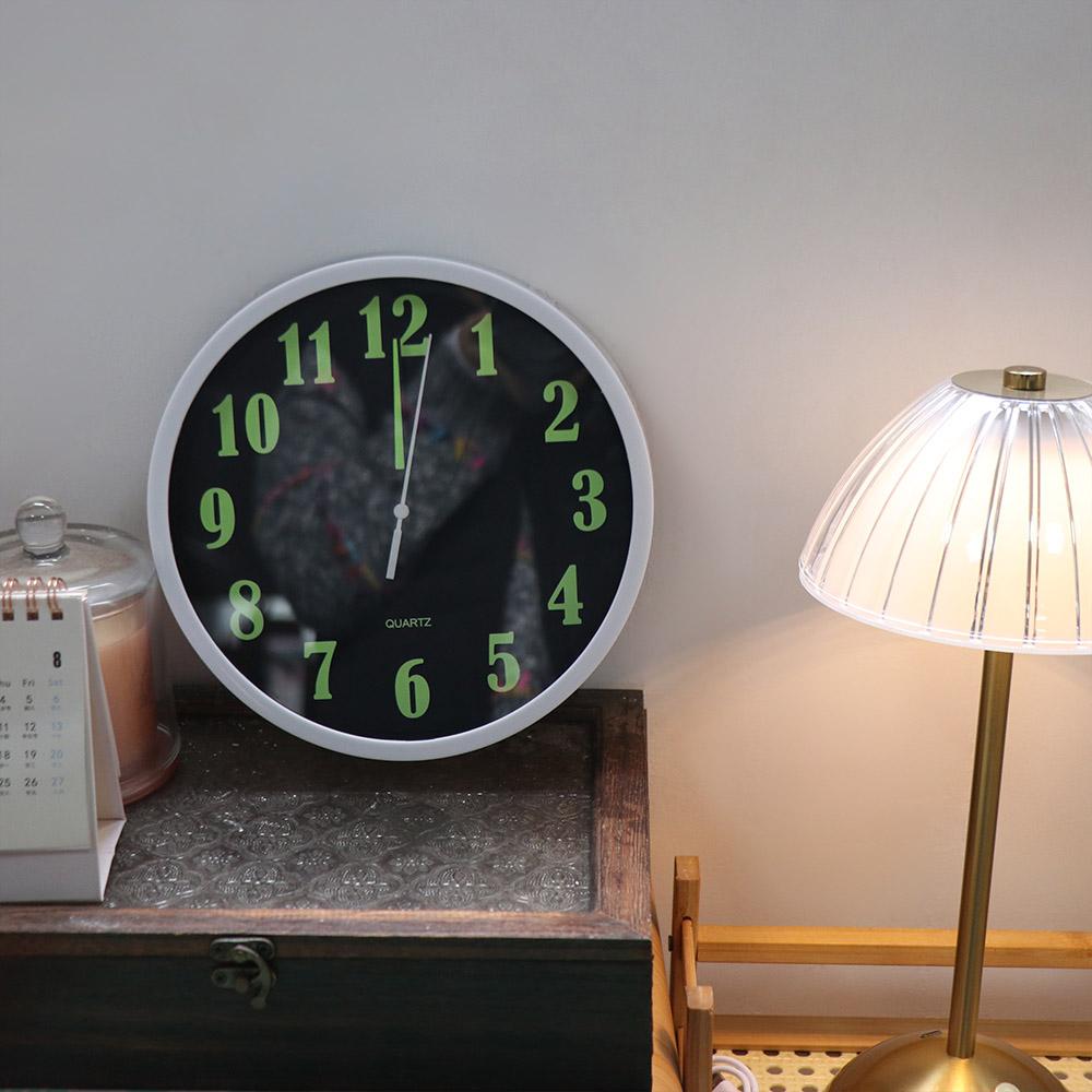 Silent Quartz Wall Clock Round Digital Clock Light Glow In The Dark Luminous Wall Clock Home