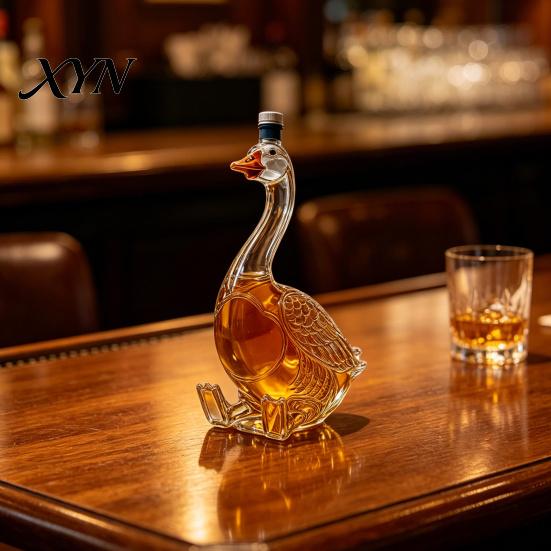 Bar Cabinet Display Piece Goose Shaped Whiskey Decanter, 3D Animal Glass Bottle with Stopper, Transparent Amber Novelty Wine Dispenser for Home