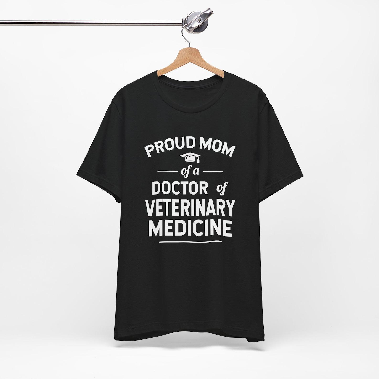 Proud Mom Doctor Of Veterinary Medicine Graduate Unisex Tee Shirt, DVM Grad ,Future Vet ,Veterinary Surgeon ,Animal Doctor ,Vet Practitioner 3XL