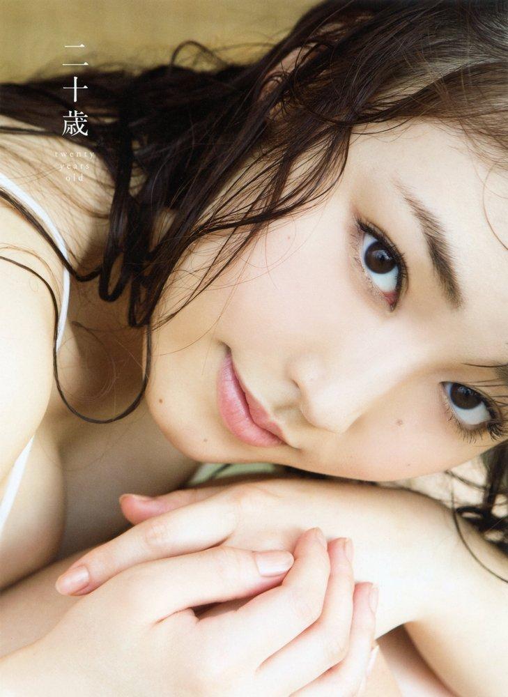 [Amazon.co.jp Exclusive] Morning Musume '17 Fukumura Mizuki Photobook "Twenty Years Old" Amazon Exclusive Cover Ver.