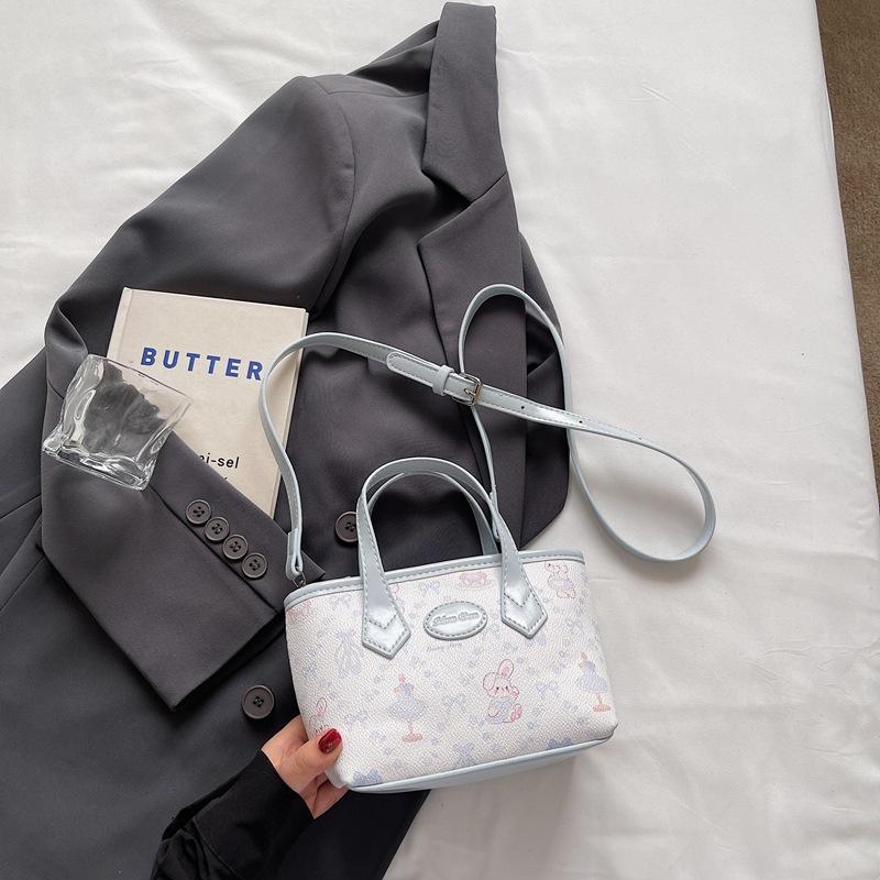High-value Cute Handbag Bag Women's New Simple and Versatile Commuter Messenger Bag Going Out Small Bag