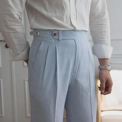 Högkvalitativa herrbyxor i slim fit haremstil för vår, sommar och höst - Trendiga draperade nio-punkts fritidsbyxor.