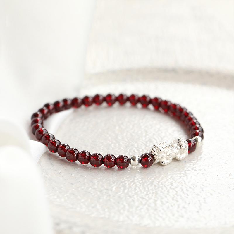 

Натуральный винно-красный гранат серебряный браслет из бусин Пиксю для женщин 16-17 cm