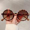 Fashion Round Sunglasses Women Trendy Vintage Flower Shaped Rim Gradient Sun Glasses  New Brand Design Stylish Shades