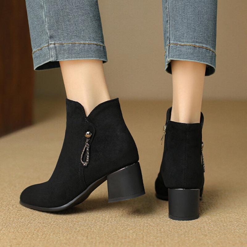 Autumn and winter suede Martin boots women's medium heel large size side zipper comfortable square heel leather boots Korean version of the new me