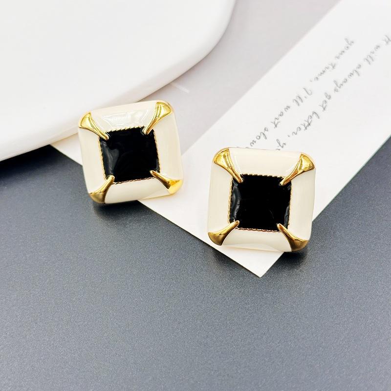

Hong Kong Style Retro Temperament Earrings Geometric Drop Glaze Simple Stud Earrings