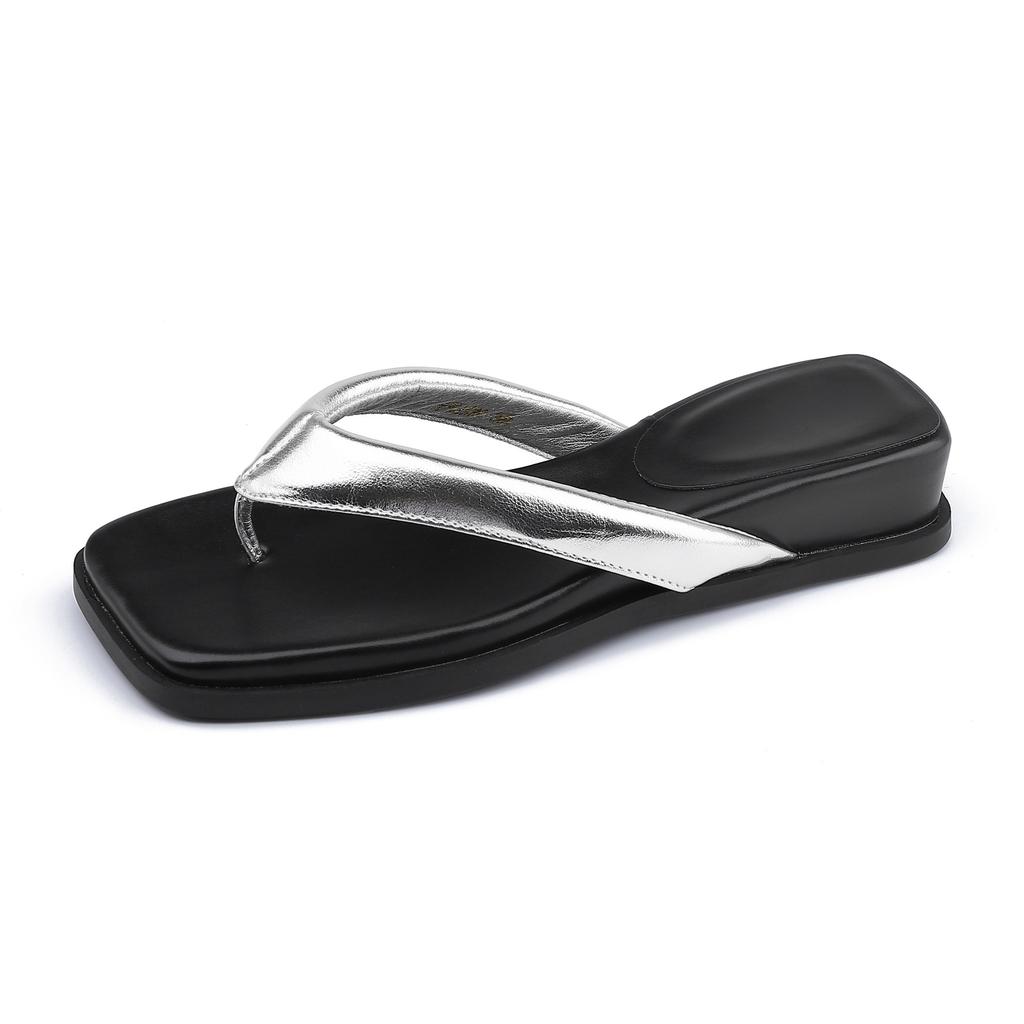 Yuanlitong Sommer neue Dicksohlen-Slipper Damenbekleidung High-End-Sinn Zehen-Flip-Flops Französischer Casual-Stil vielseitig