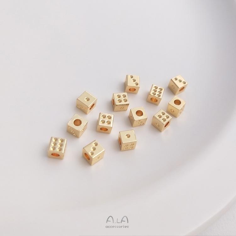 Kwadratowe przekładki z miedzi platerowanej 14-karatowym złotem 4 mm do samodzielnego tworzenia biżuterii