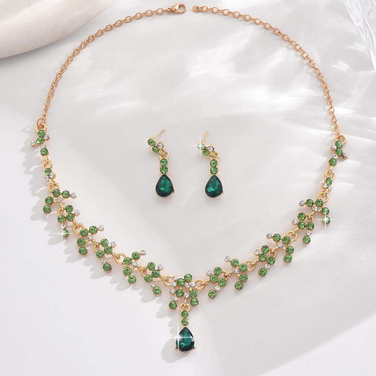 Exquisite Flower Rhinestone Bridal Jewelry Set: Headdress, Necklace & Earrings.