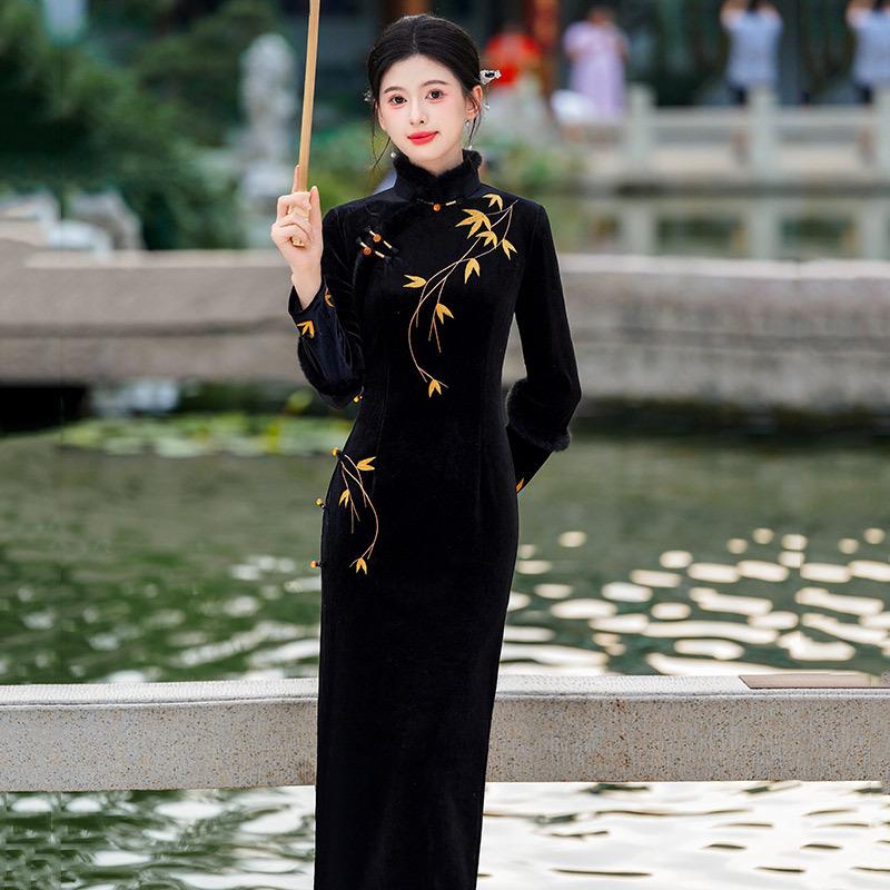 High-end embroidery black velvet velvet winter clothing national style Chinese long-sleeved improved cheongsam winter thick women's high-end sense