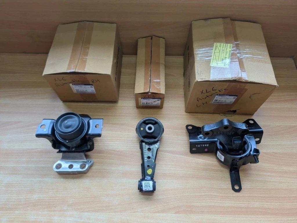 New Genuine Engine Mount Set Suzuki Ertiga Automatic Transmission 2018-2022