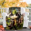 Přehoz s potiskem Shrek - Ideální na pohovku, postel, cestování a venkovní použití | Lze prát v pračce, útulný a odolný.