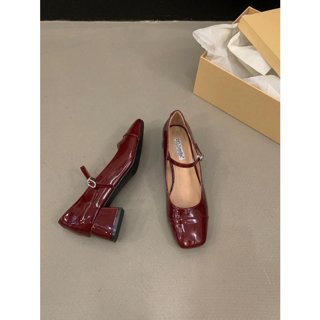 Tykk hæl rød single sko damesko 2025 ny sommer høy hæl sølv Mary Jane med skjørt kveldssko