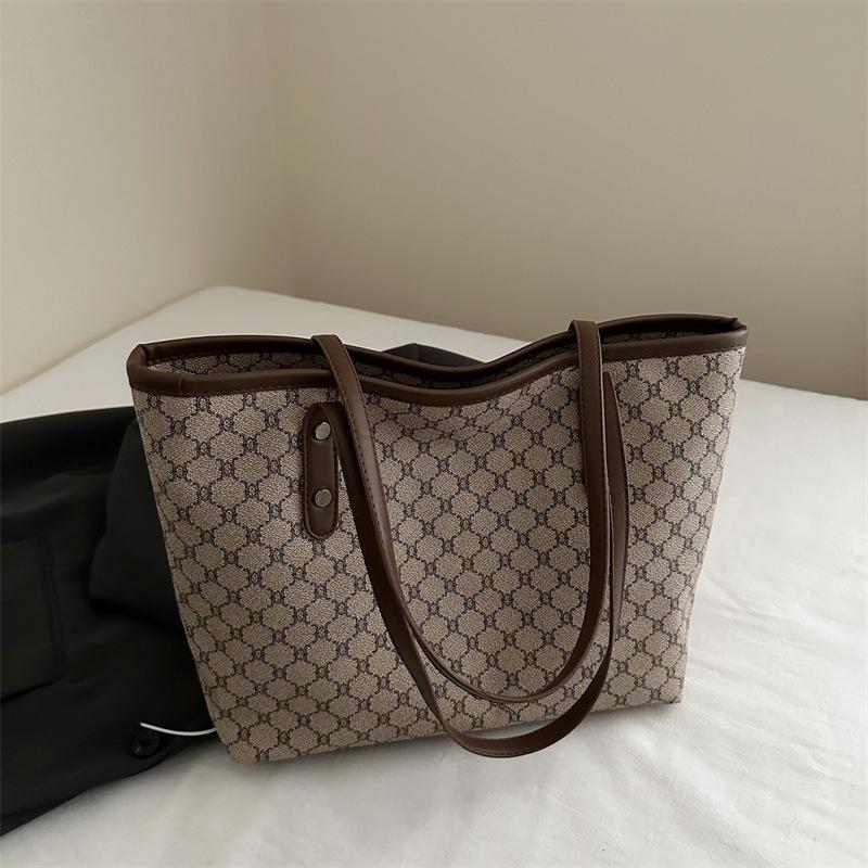 Go To Work Retro Large-capacity Shoulder Bag Women's 2025 Winter New Casual Personalized Tote Bag Fashion Underarm Bag