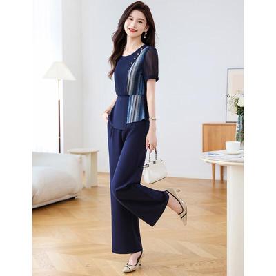 Abiti e completi – Completi con pantaloni