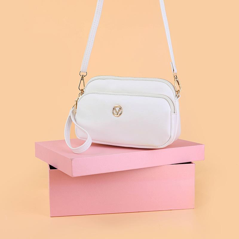

New women s bags are fashionable and trendy, simple one-shoulder messenger small bags and bags in hand. белый