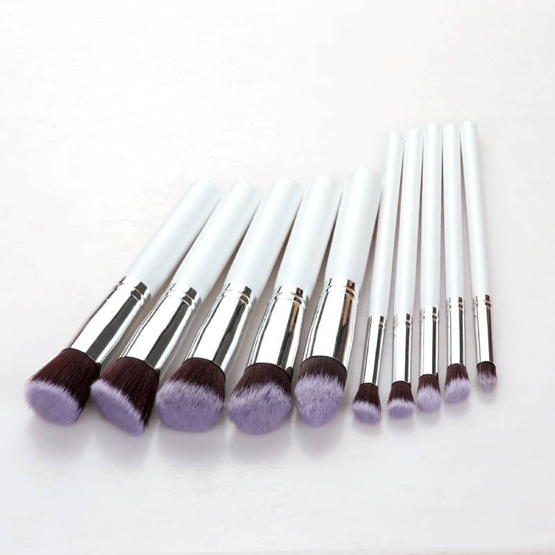 Makeup Brush Set With Artificial Fiber Bristles And Wooden Handles For Professional Artists