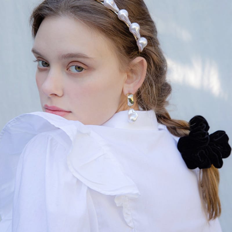 

Jean Paul Clarisse Half Baroque Pearl Hairband JP-21-026HB SILVER CREAM