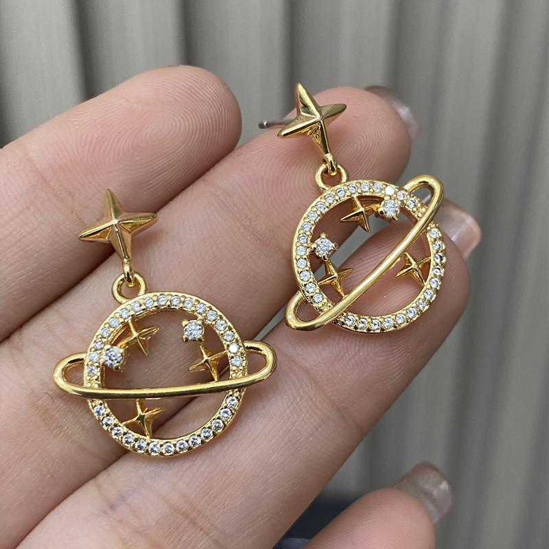 

New Saturn stud earrings niche earrings cold wind ear jewelry