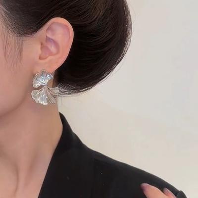 Personality Metal Metal Ginkgo Leaf Earrings Silver/Gold Ear Decor Big Plant Earrings Elegant Alloy Leaves Ear Studs Party