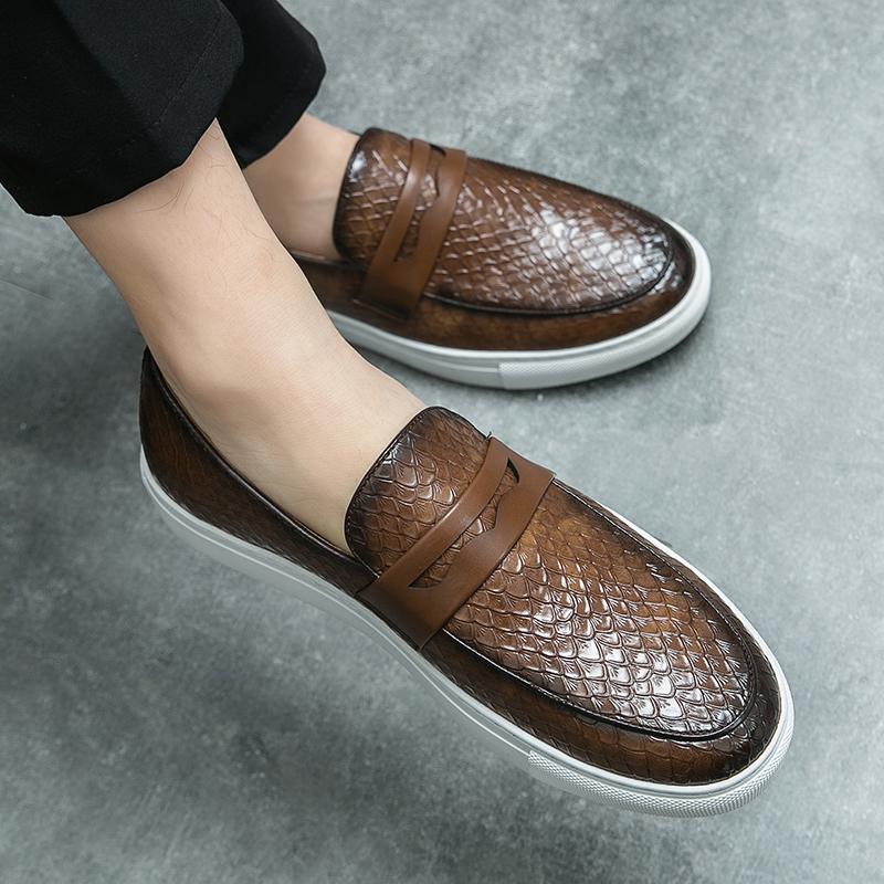 Men's casual and comfortable board Slip on shoes Leisure men's  Outdoor fashion party office driving oversized shoes 38-46