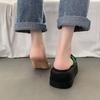 Schwarze Plateauslipper mit Absatz für Damen Sommer 2025 neu Französische High-End-Mode Strandsandalen