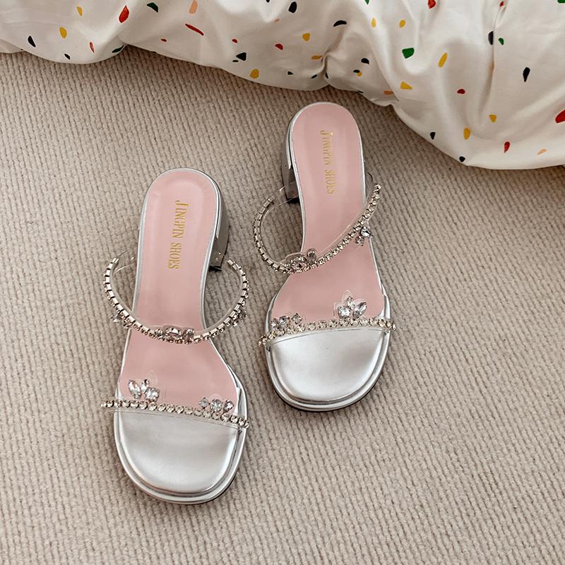 

Тенденция 2024, новые брендовые летние женские серебряные тапочки, модные элегантные шлепанцы со стразами, женские уличные сандалии на толстом каблуке Size 35(foot 22.5cm) серебряный