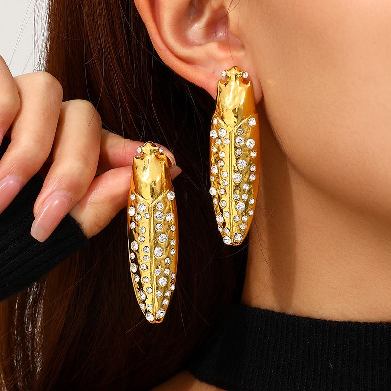 Elegant Zirconia Insect Stud Earrings: European & American Minimalist Design for Women