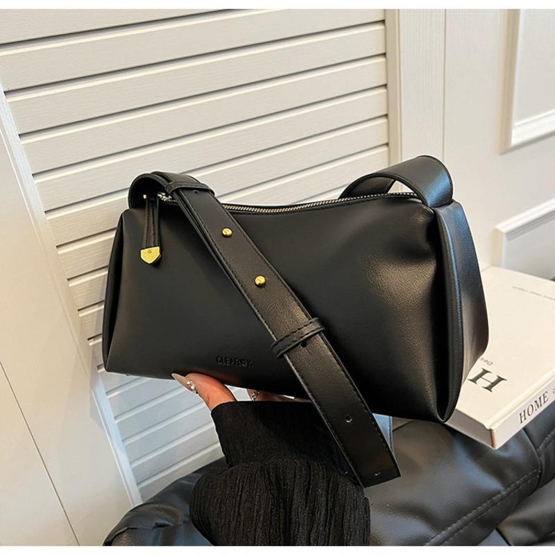 Spring new trendy fashion messenger bag underarm bag versatile simple retro shoulder pillow bag