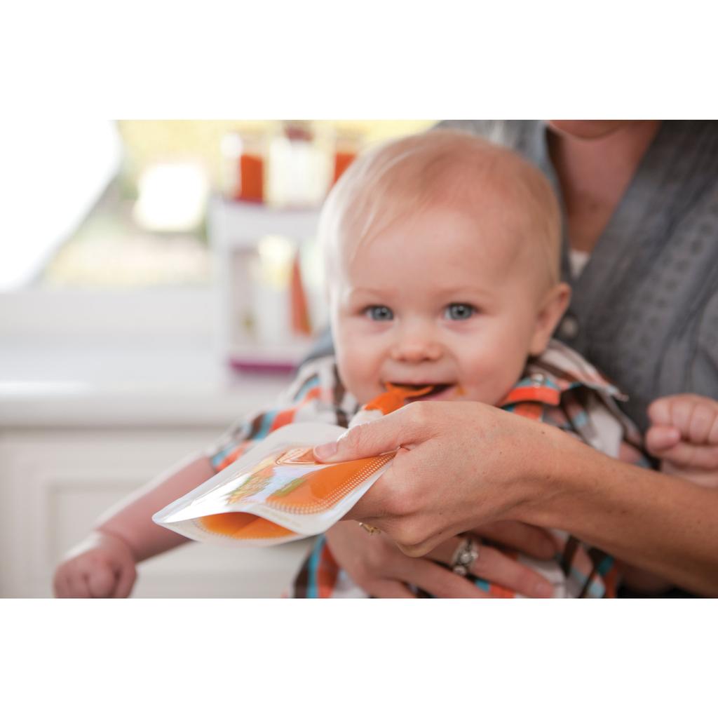 Infantino Couple A Spoons A feeding spoon that can be attached to the opening of commercially available baby food pouches [Product]