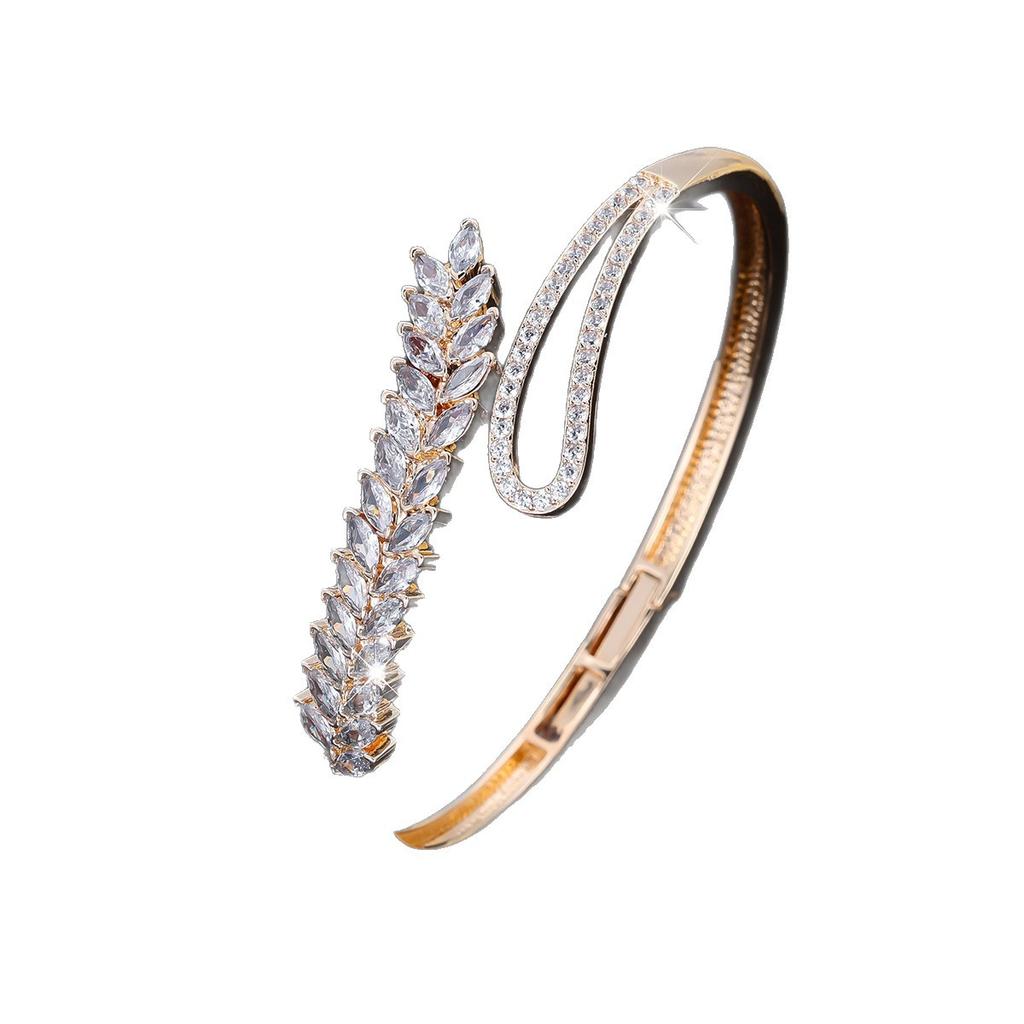 Korean Version of the New Fashionable and Exquisite Zircon-set Women's Simple Light Luxury Leaf Bracelet