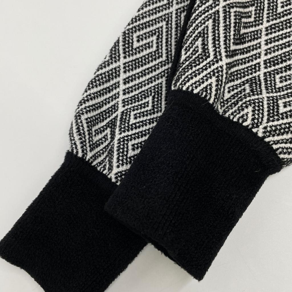 Givenchy BW905T4Z3W Cropped Pullover Knit Tops XS Black WhiteUsed