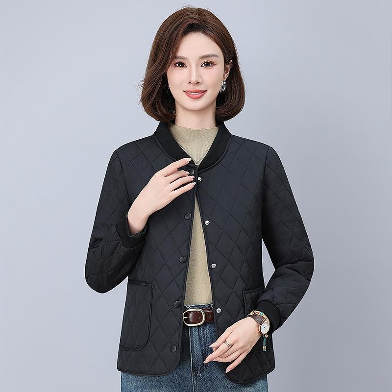 Rhombus padded cotton-padded clothes women's short models, new fashion middle-aged mother clothes, large pockets, warm cotton-padded jacket.