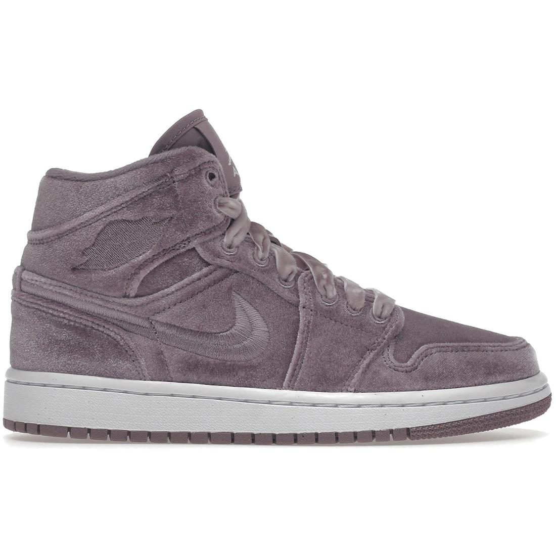 

Sneaker Air Jordan 1 Mid SE Purple Velvet (Women s)(DQ8397-500) 36
