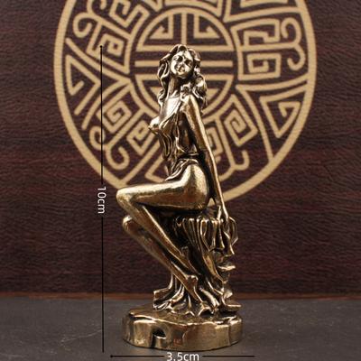 Schöne Frauenfigur Desktop-Handwerk