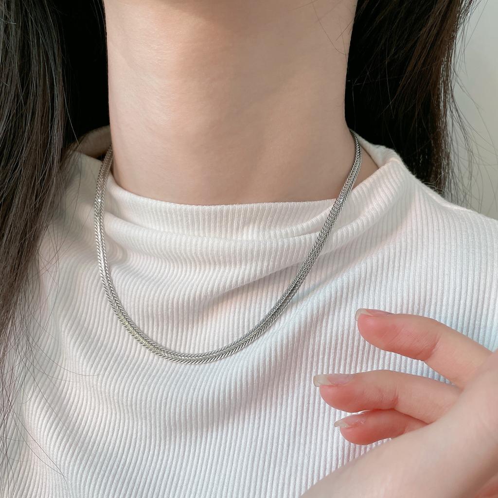 Personalized Old Retro Pendant Sweater Chain Niche Design Women's Necklace Fashionable Versatile Collarbone Chain