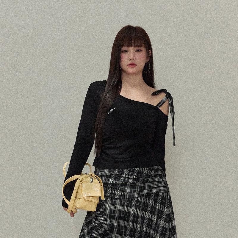 Plus-Size Women s Clothing for Adults, Spring New Vintage-Style Black Plaid Skirt and Off-Shoulder Top Set Top 2XL