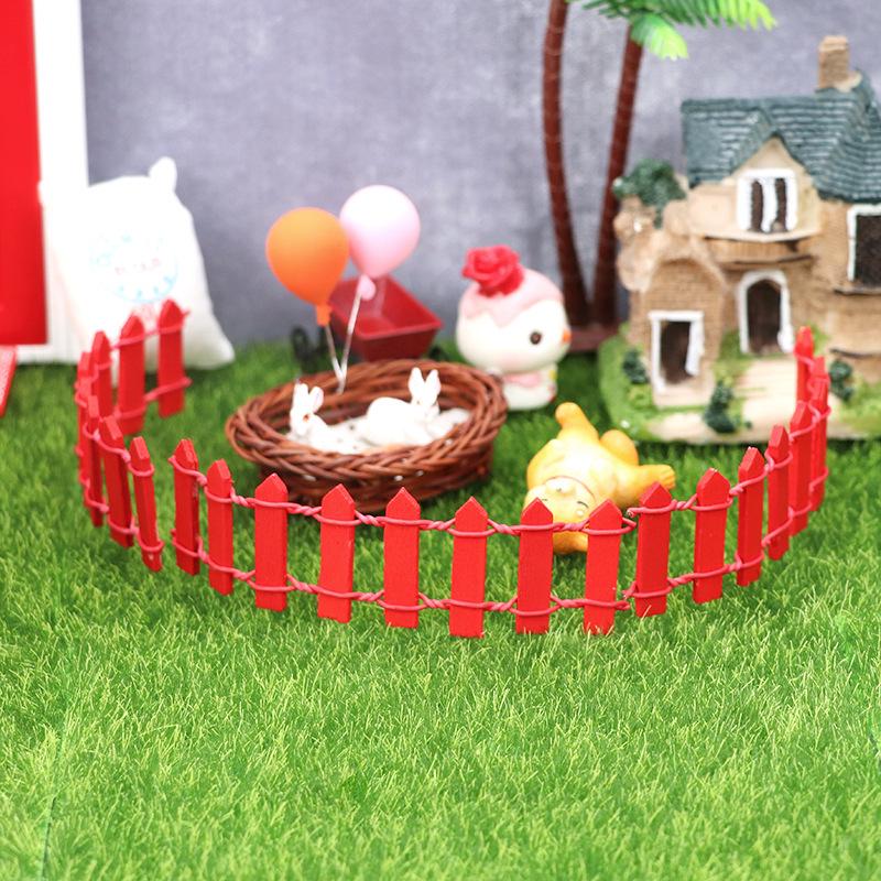 Mini Dollhouse Fence Set: 1:12 Scale (2 Pieces)