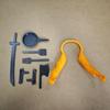 1 Set Kreativität 3D-gedruckte Hühnerarme mit Waffe Lustige Hühnerkostüm-Accessoires Haustier Geflügel Arm Kostüm Dekor Zubehör