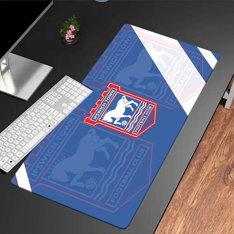 Tappetino per mouse con stemma dell'Ipswich Town Football Club, base in gomma, tappetino da scrivania per esports, tappetino per mouse per giocatori e uso in ufficio, scrivania da gioco, tappetino facile da pulire