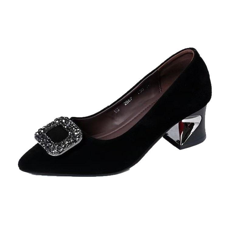 Escarpins noirs haut de gamme à bout pointu et décolleté peu profond, ornés de strass. Nouveaux escarpins d'automne à talon mi-haut, résistants et de qualité supérieure.